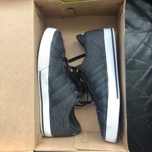 Adidas. SE DAILY VULC. Black Sneakers.